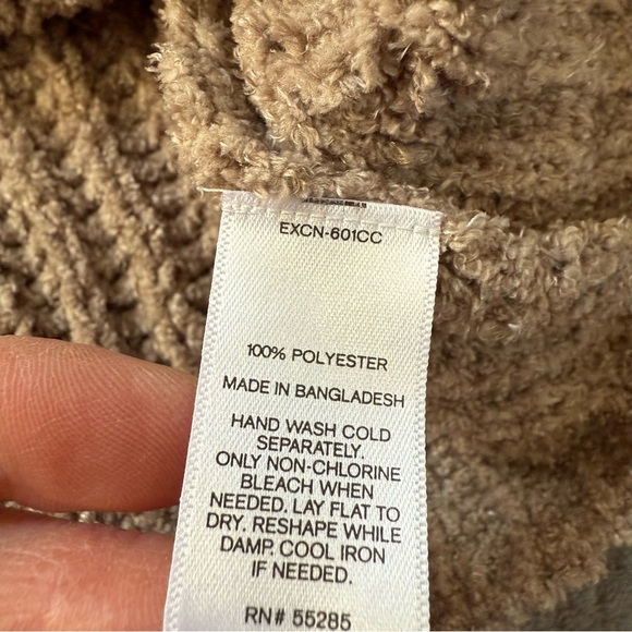 EXPRESS TAUPE CHUNKY KNIT LONG SLEEVE OVERSIZED SWEATER SIZE XS - Picture 7 of 8